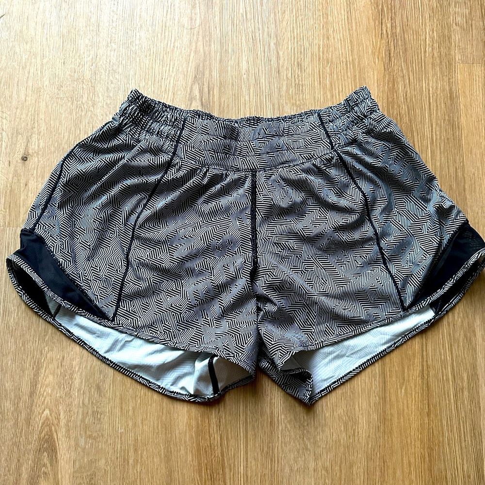 Lululemon SeaWheeze 2020 LR Hotty Hot Shorts 4” - Size 8
